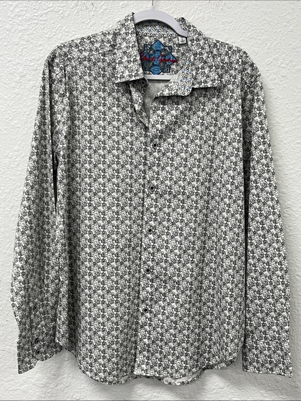 Robert Graham Black and White Skull Print LS Button Down Shirt
#1287